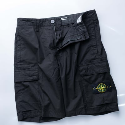 Stone Island 百慕達標準短褲 黑3