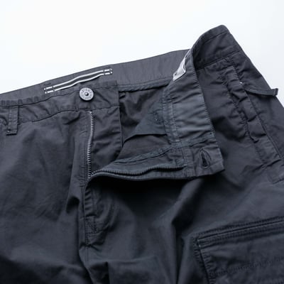 Stone Island 標準版型錐形工裝長褲 黑5