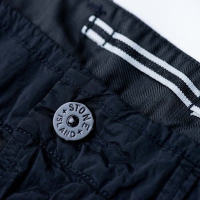 Stone Island 30919 金屬尼龍大口袋工裝褲 黑11