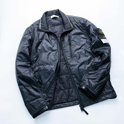 Stone Island PERTEX® QUANTUM MADE FROM NETPLUS® WITH PRIMALOFT 無帽羽絨外套 黑色4