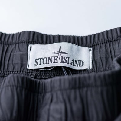 Stone Island 舒適彈性纖維短褲 黑7