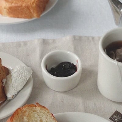 Tuxton Eggshell 乳白果醬碟9