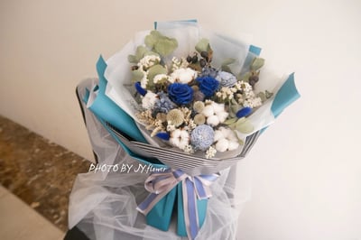 大型乾燥永生玫瑰花束【時尚藍調】1