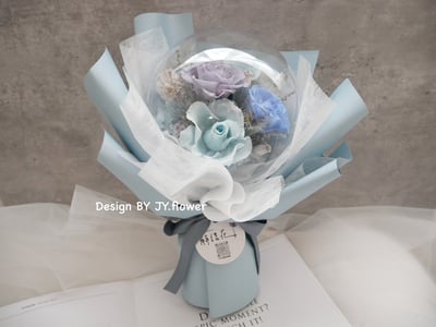 波波球小款永生玫瑰花束【蔚藍天際】1