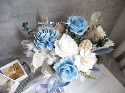 自然型手綁不凋捧花【純白藍天】2