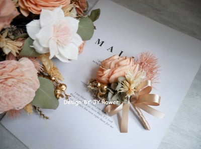 自然型手綁乾燥花捧花【珊瑚粉金】3