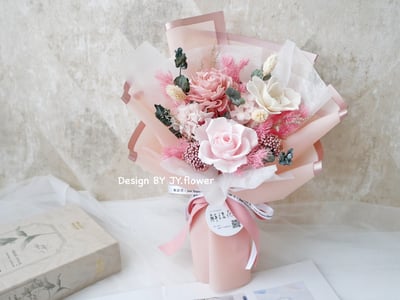 中小型永生玫瑰花束【春櫻】1