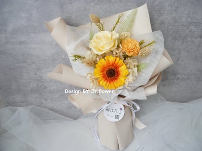 中小型永生玫瑰非洲菊花束【啟程】1