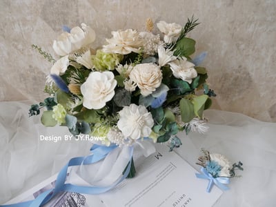 自然型手綁乾燥花捧花【純白煙藍】1