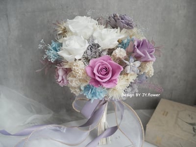 自然型手綁韓式不凋捧花【純白藍紫】1