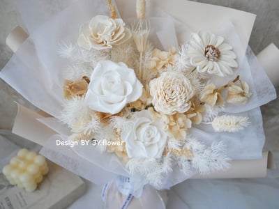 中大型永生玫瑰花束【奶白】2