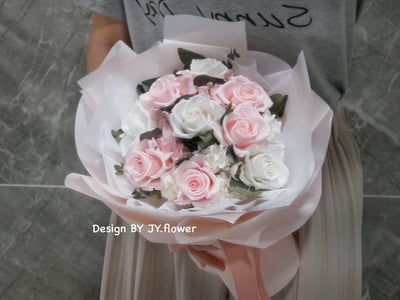 中大型永生玫瑰花束【純白柔粉】1