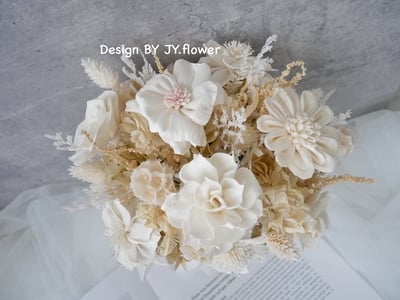 自然型手綁韓式乾燥花捧花【雪白世界】2