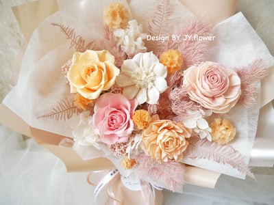 中大型韓式永生玫瑰花束【柔黃杏粉】2