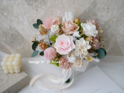 自然型手綁不凋捧花【柔光秘境】1