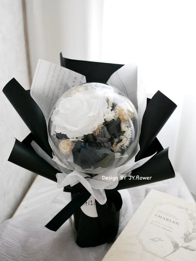 波波球小款永生玫瑰花束【經典白黑】1