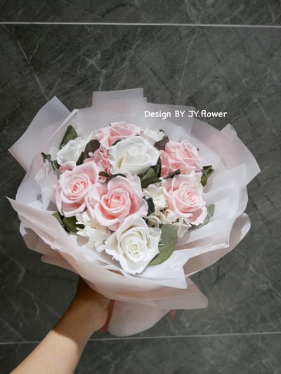 中大型永生玫瑰花束【純白柔粉】2
