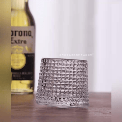 旋轉不倒威士忌醒酒杯5