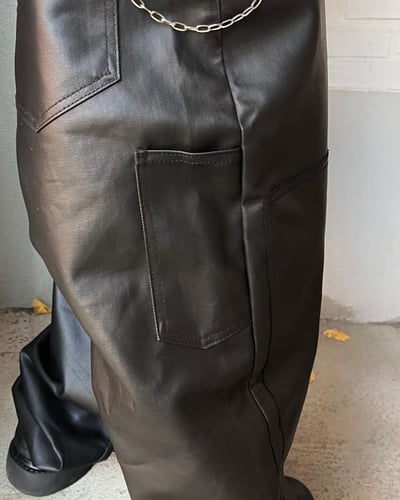 雙膝鉚釘拼接皮褲6