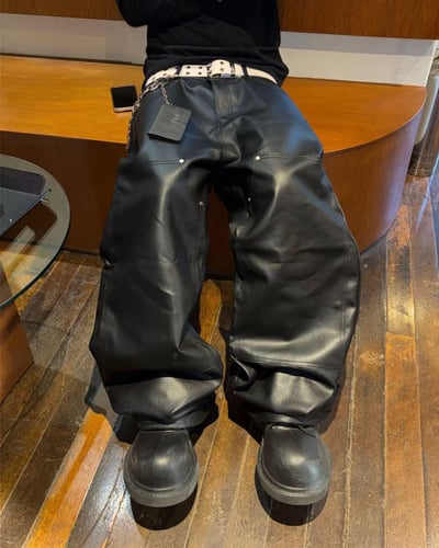 雙膝鉚釘拼接皮褲8