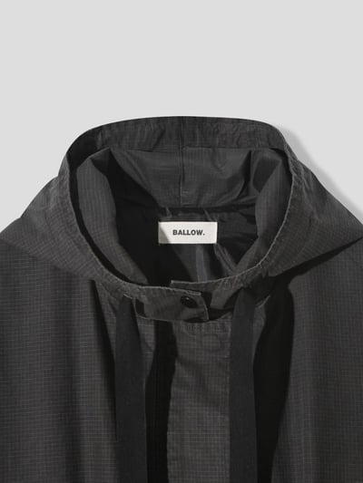 寬鬆闊版短款抗皺連帽衝鋒外套2