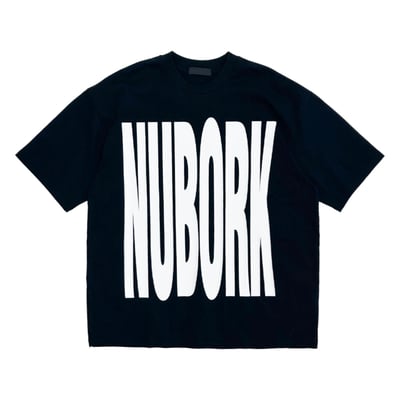 michinnyon NUBORK 極簡放大字標寬版TEE6