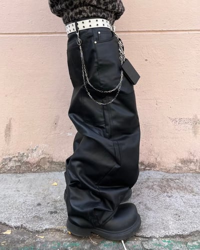 雙膝鉚釘拼接皮褲4