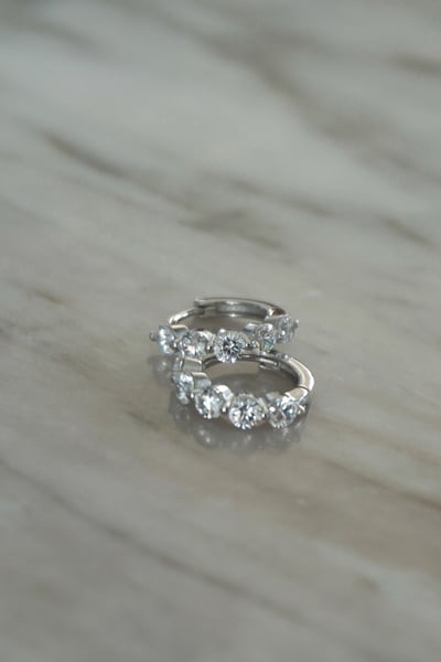 S925 Sparkling CZ Row Hoop Earrings 經典圓排鑽耳扣2
