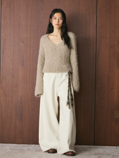 溫柔鬆弛小Ｖ領閃鑽上衣3