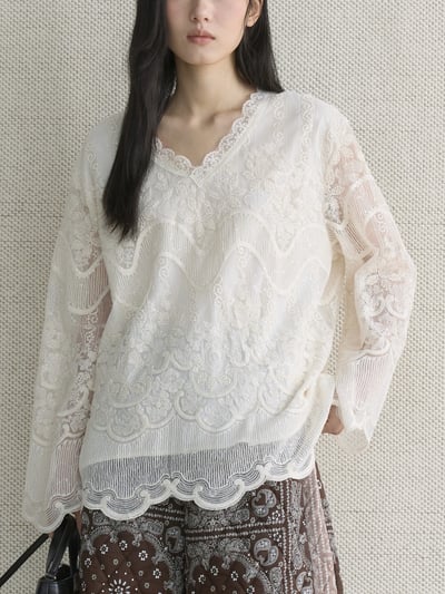 蕾絲雙層內襯透膚立體刺繡5