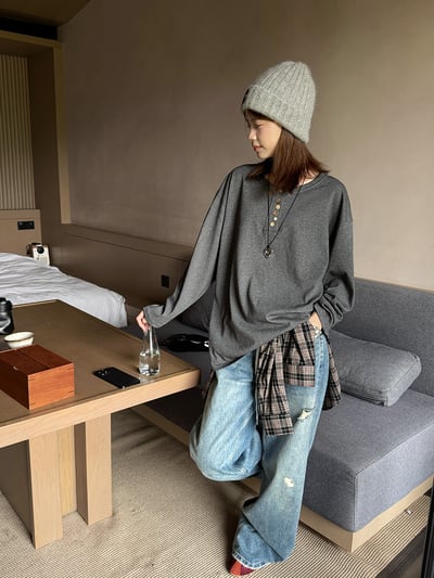 簡約不規則扣捲邊純色長袖T3