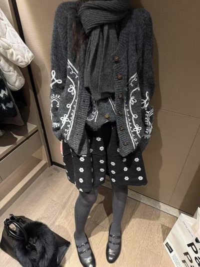 羊毛 2件式分開刺繡馬甲毛衣2