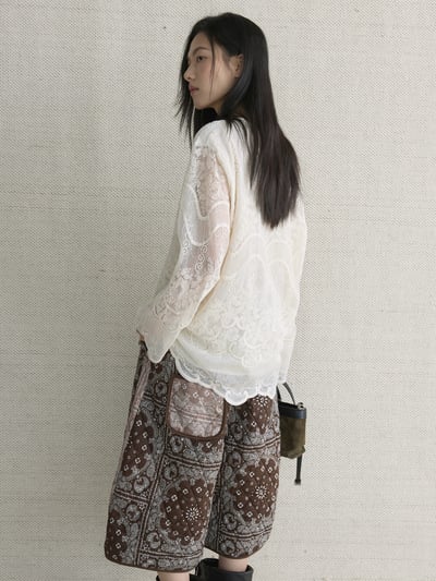 蕾絲雙層內襯透膚立體刺繡4