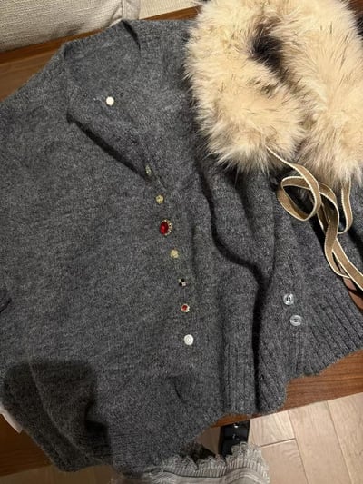 針織毛衣鑽扣不規則開衫7