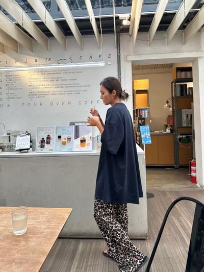 輪廓基本T恤款藏藍色圓領oversize 上衣5