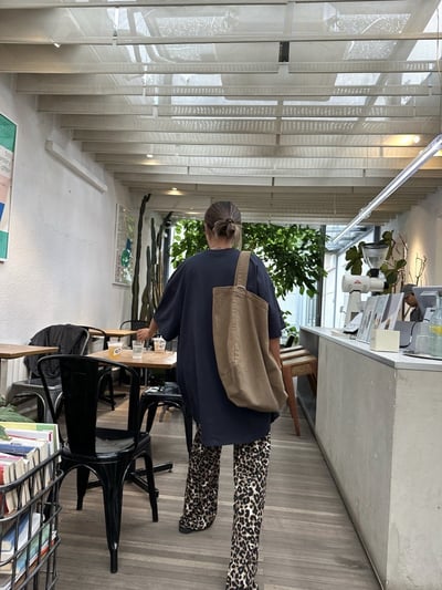 輪廓基本T恤款藏藍色圓領oversize 上衣4