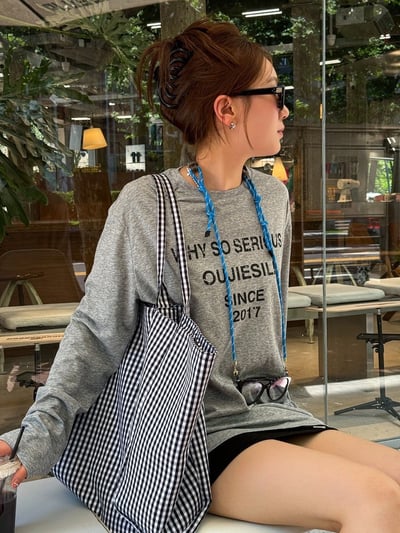 入秋薄款微透寬鬆字母印花圓領罩衫恤7