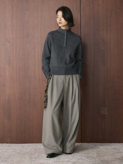 半高領多紐口設計修身上衣5