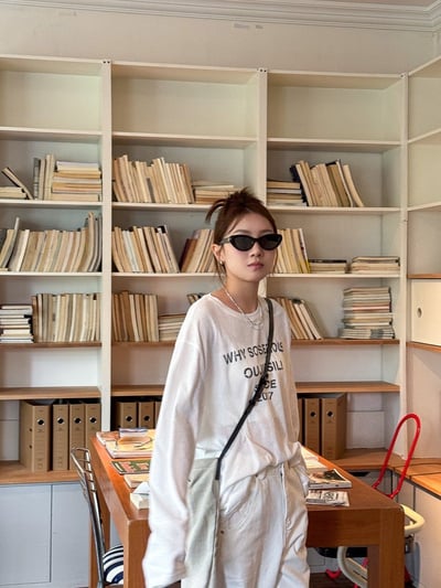 入秋薄款微透寬鬆字母印花圓領罩衫恤6