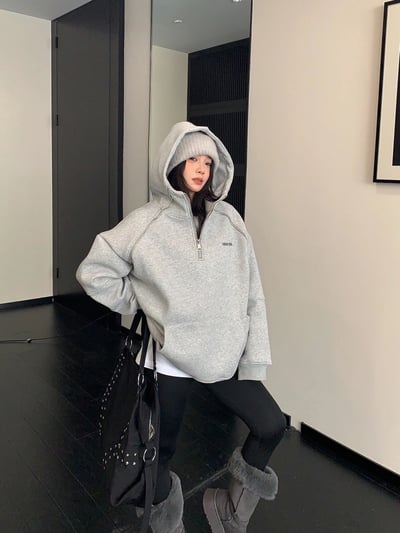 半拉鏈設計款加絨帽Ｔ3