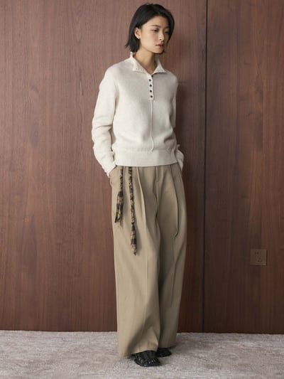 半高領多紐口設計修身上衣2