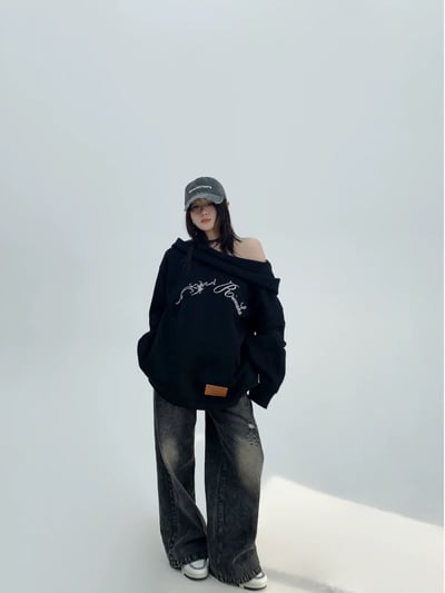 大圓領斜帽寬鬆刺繡衣1