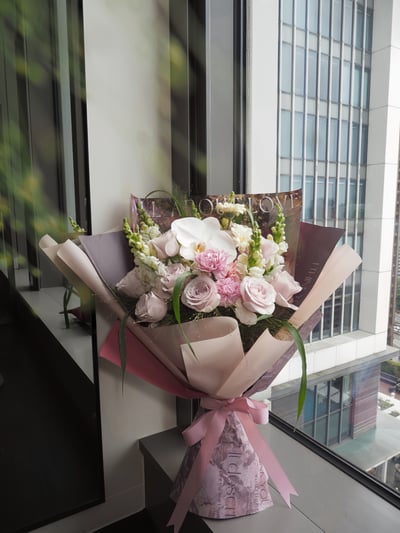 《時光柔緻系列》The Timeless Grace 豐盛康乃馨玫瑰花束2