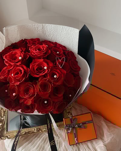 Luxurious Love 33朵奢華進口頂級紅玫瑰1
