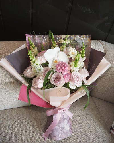 《時光柔緻系列》The Timeless Grace 豐盛康乃馨玫瑰花束4