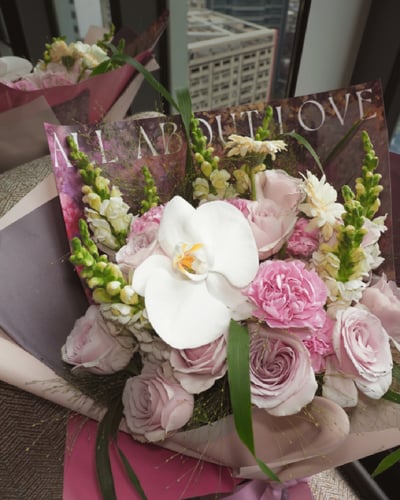 《時光柔緻系列》The Timeless Grace 豐盛康乃馨玫瑰花束5