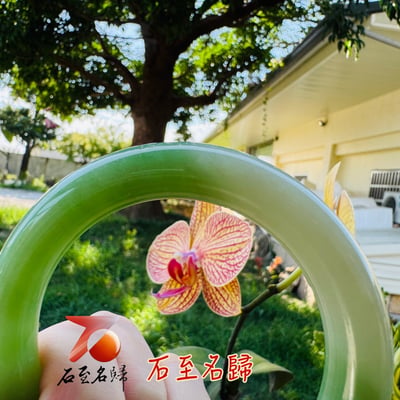 收藏級珍品 頂級和田玉翠青手鐲 白玉映翠・ 百年難遇｜附【亞瑟寶石鑑定所】正式鑑定證書3