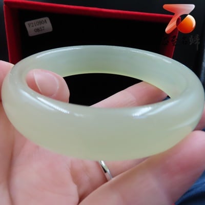 米黃色玉鐲 色澤均勻、質料溫潤6