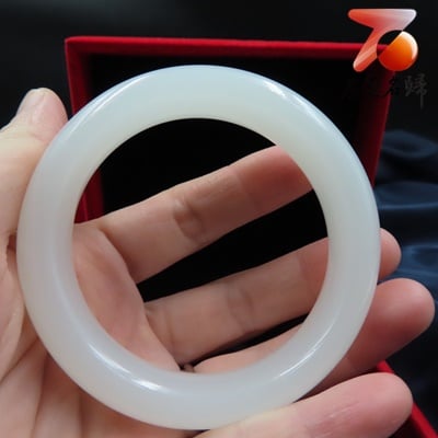 白色玉鐲 溫潤色勻4