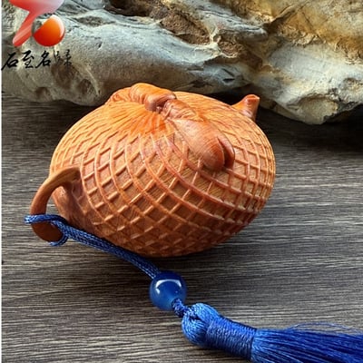 嚴選陳化崖柏重油老料手把件【一鳴驚人】 長6.6公分6